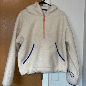 Women’s Medium Puffy Sweater 1/2 Zip.
